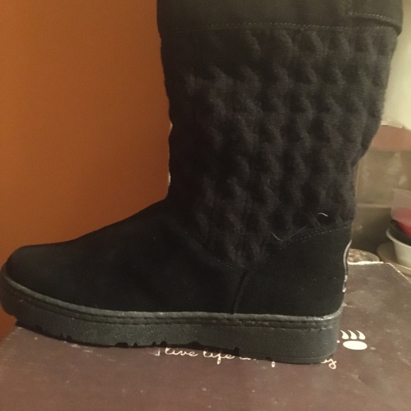 NWT Black Suede & Sheepskin Cable Knit Buckle Bear Paw Candice Boots - Picture 10 of 13